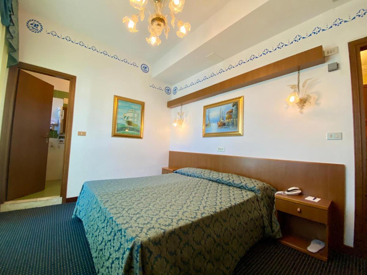 Doppel-/Zweibettzimmer mit Meerblick