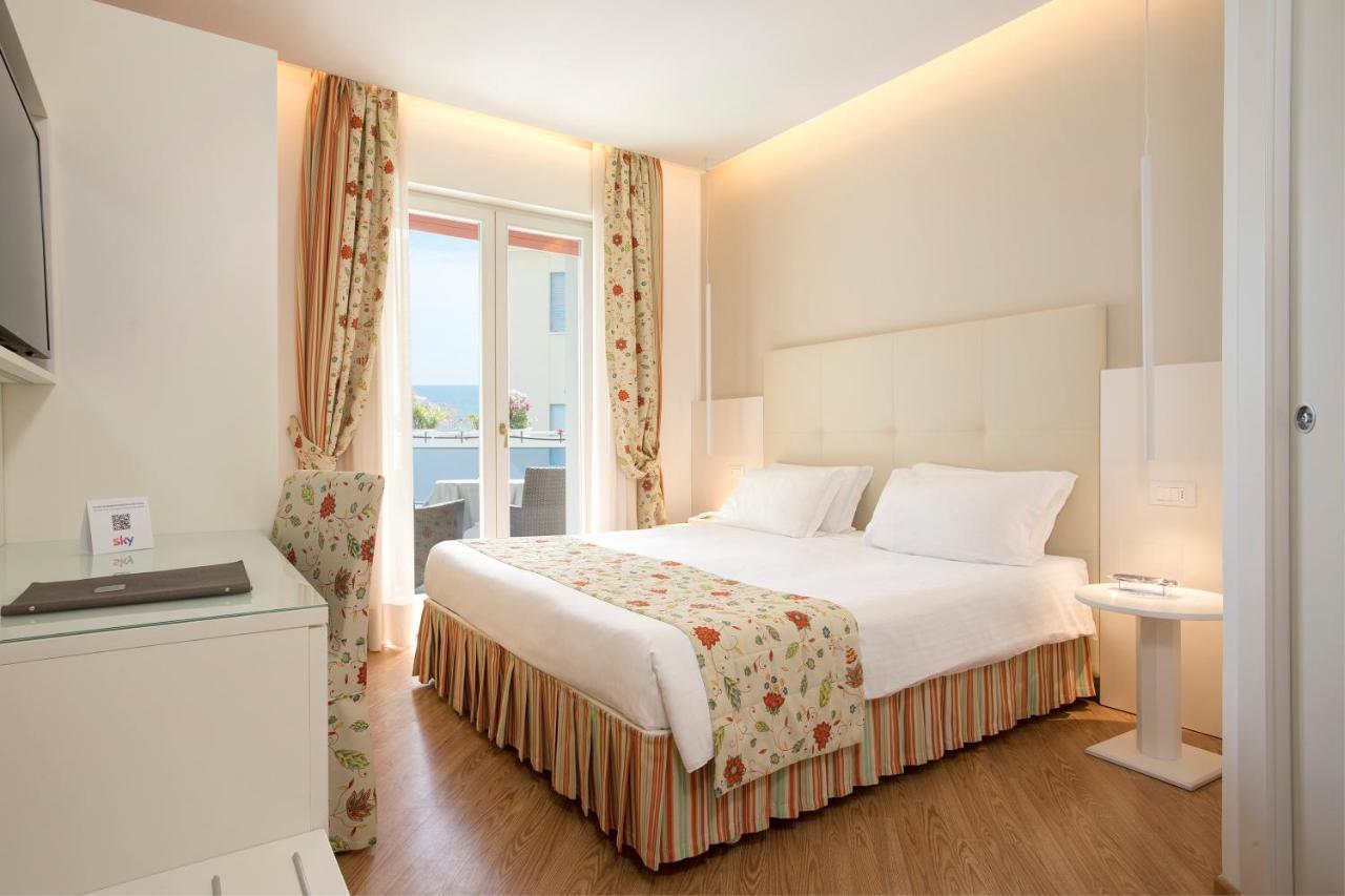 Doppelzimmer mit seitlichem Meerblick