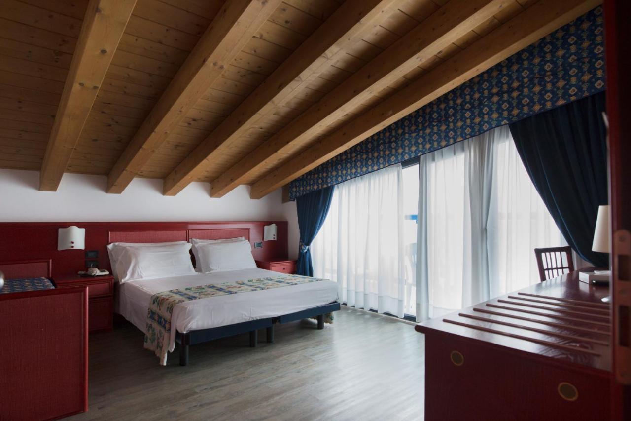 Double or Twin Room Partial Sea View