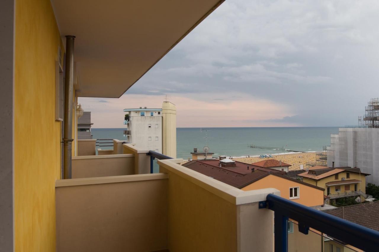Double or Twin Room Partial Sea View