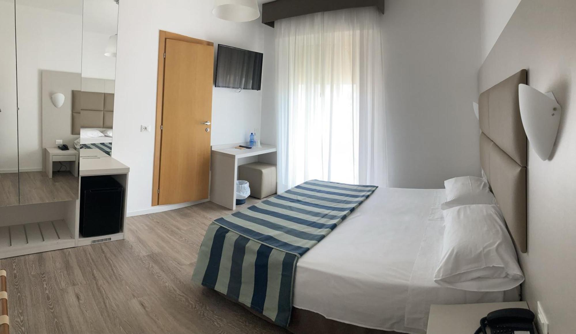 Superior Doppel- oder Zweibettzimmer mit seitlichem Meerblick
