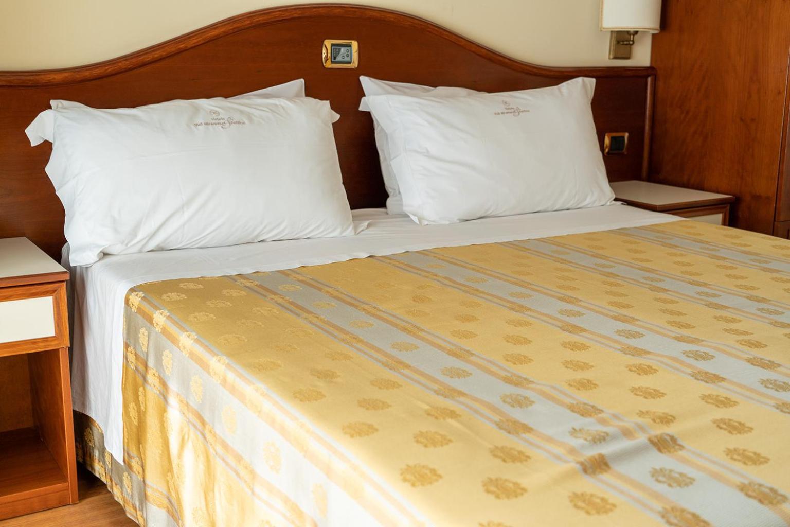 Double Room Lateral Sea View