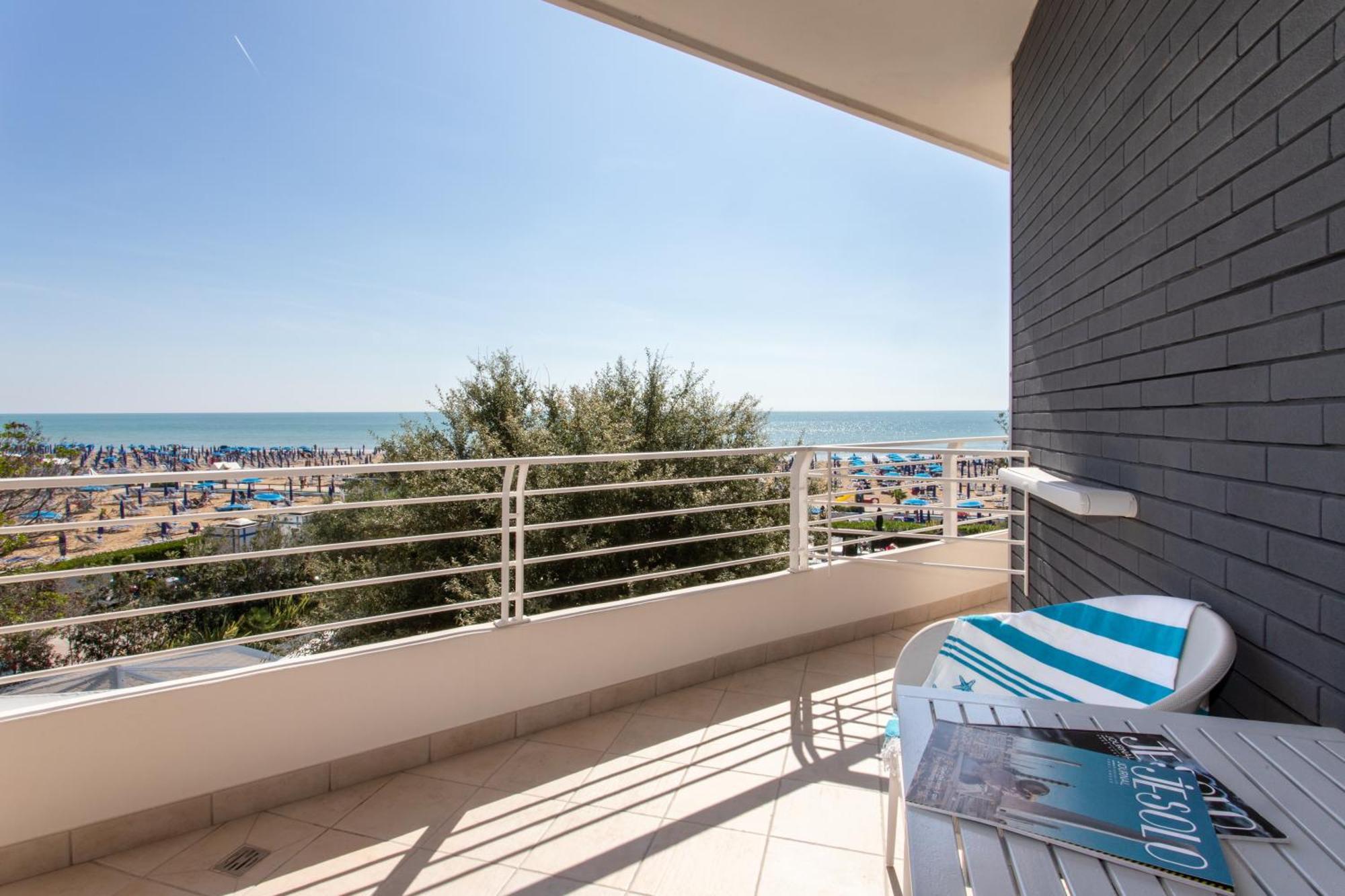 Classic Doppel- oder Zweibettzimmer mit Meer- und Poolblick