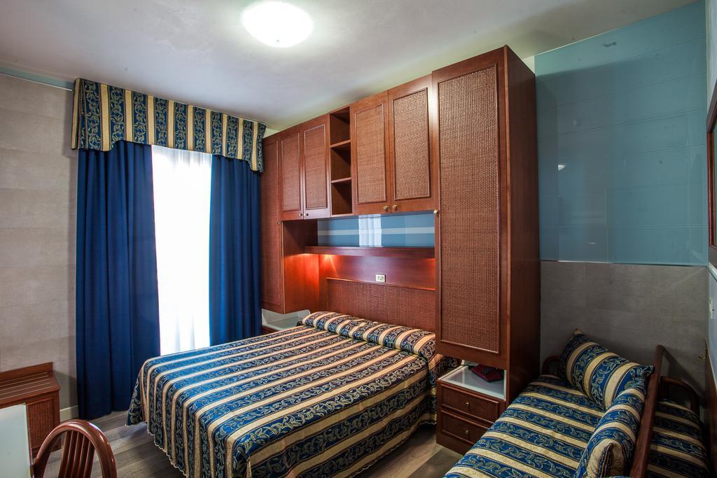 Triple Room access to the Beach,379442323:JPEG