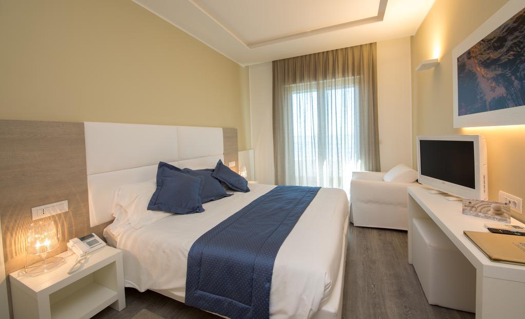 Deluxe Double or Twin Room Sea View