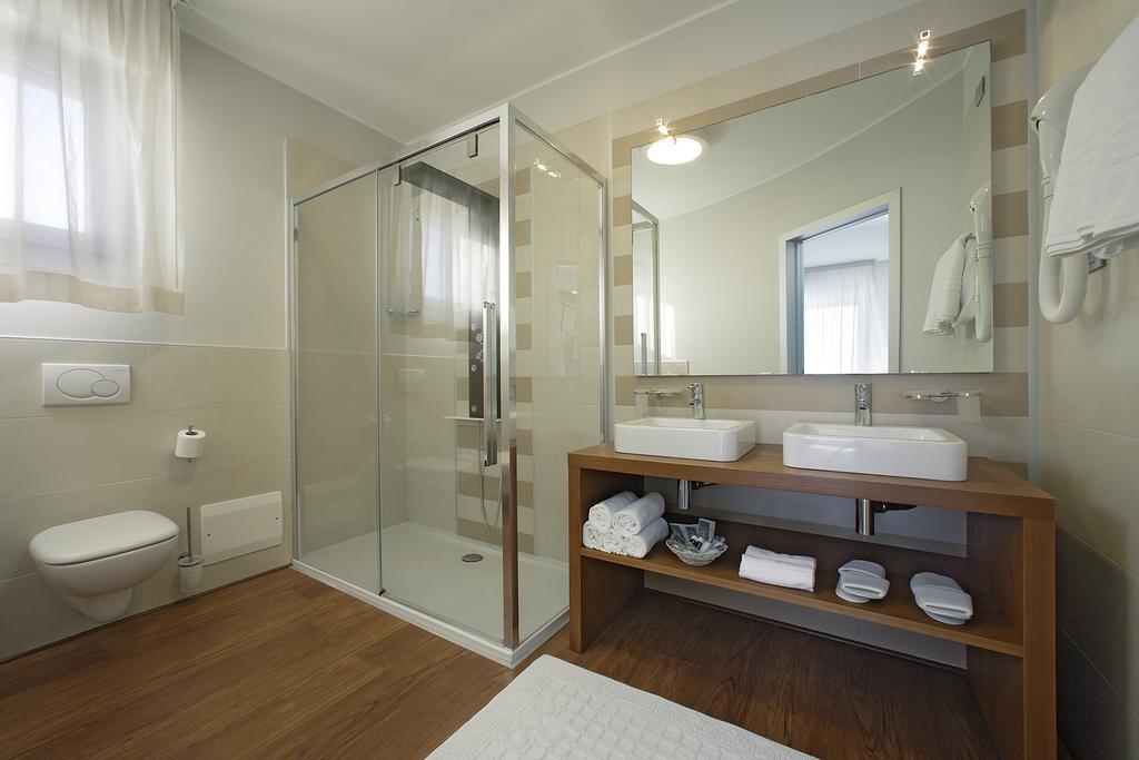 Deluxe Suite mit Whirlpool-Badewanne