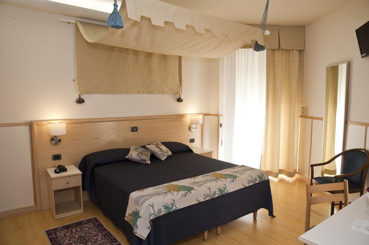 Double Room Lateral Sea View