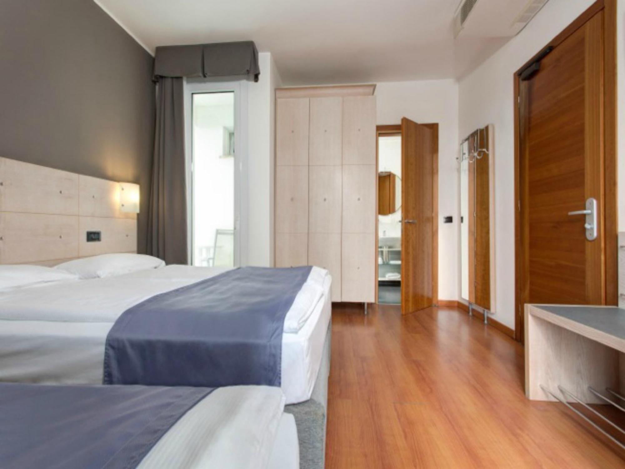 Triple Room,692400390:JPEG
