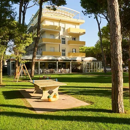 Aparthotel La Pineta-3
